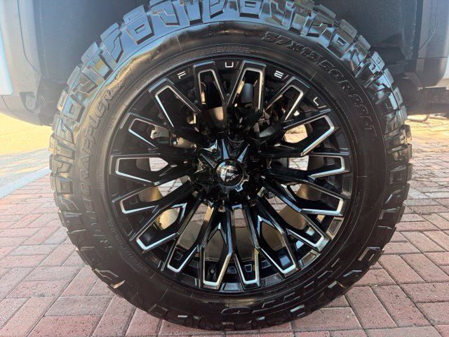Used 2025 GMC Sierra 2500 Denali w/ Denali Reserve Package AWD/4WD image 3