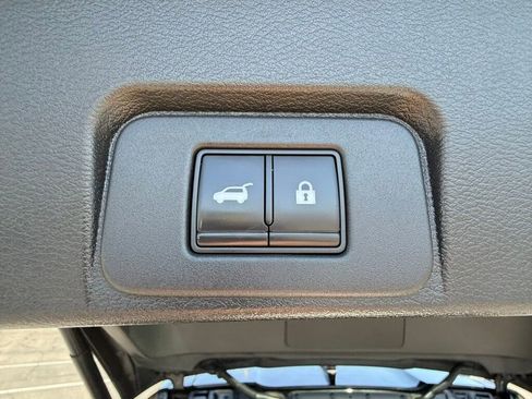 Used 2021 Nissan Rogue SV w/ Premium Package image 39