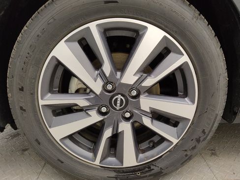 Used 2023 Nissan Versa SV FWD image 31