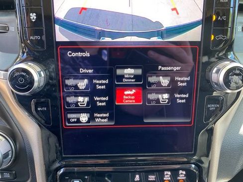 Used 2020 RAM 1500 Laramie AWD/4WD image 25