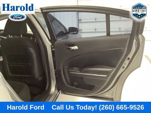 Used 2012 Dodge Charger SE RWD image 9