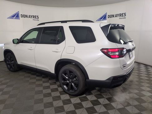 New 2026 Honda Pilot Sport image 3