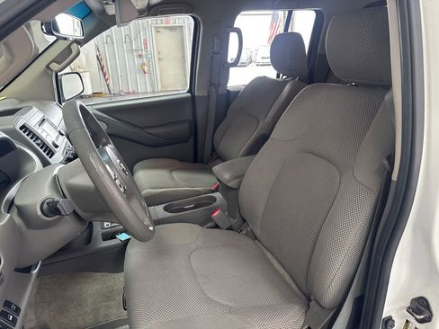 Used 2014 Nissan Frontier SV w/ SV Value Truck Package image 9