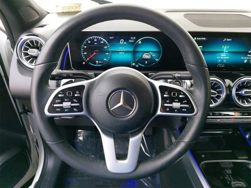 Used 2020 Mercedes-Benz GLB 250 4MATIC image 17