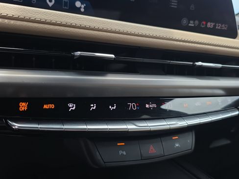 Used 2025 Cadillac XT4 Premium Luxury FWD image 31