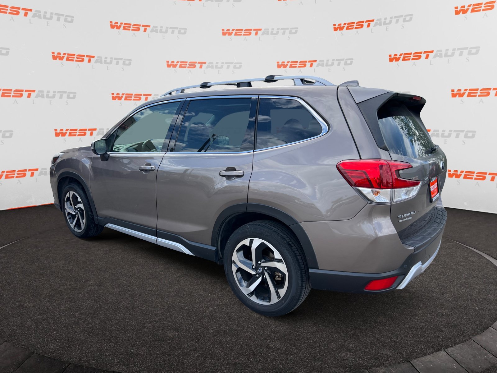 Used 2023 Subaru Forester Touring AWD/4WD image 3
