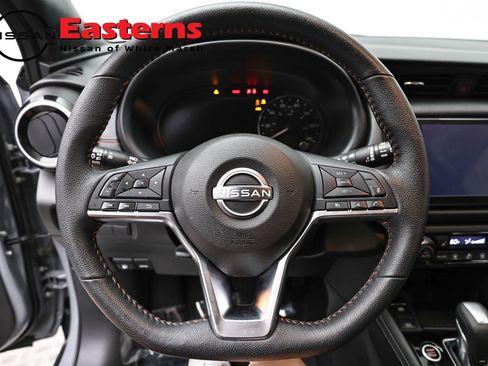 Used 2023 Nissan Kicks SR w/ SR Premium Package FWD image 10