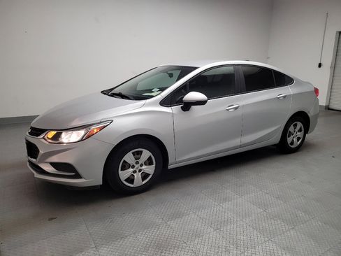 Used 2018 Chevrolet Cruze LS image 2