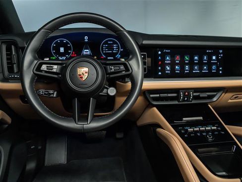 Certified 2025 Porsche Cayenne AWD/4WD image 18