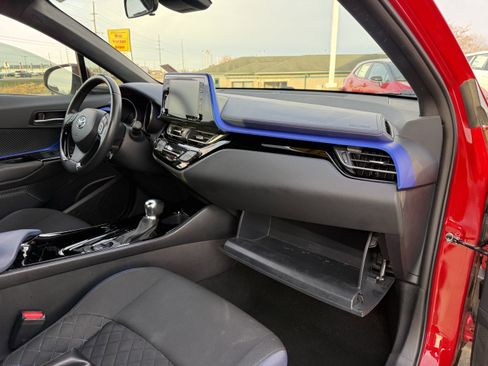 Used 2021 Toyota C-HR XLE image 12