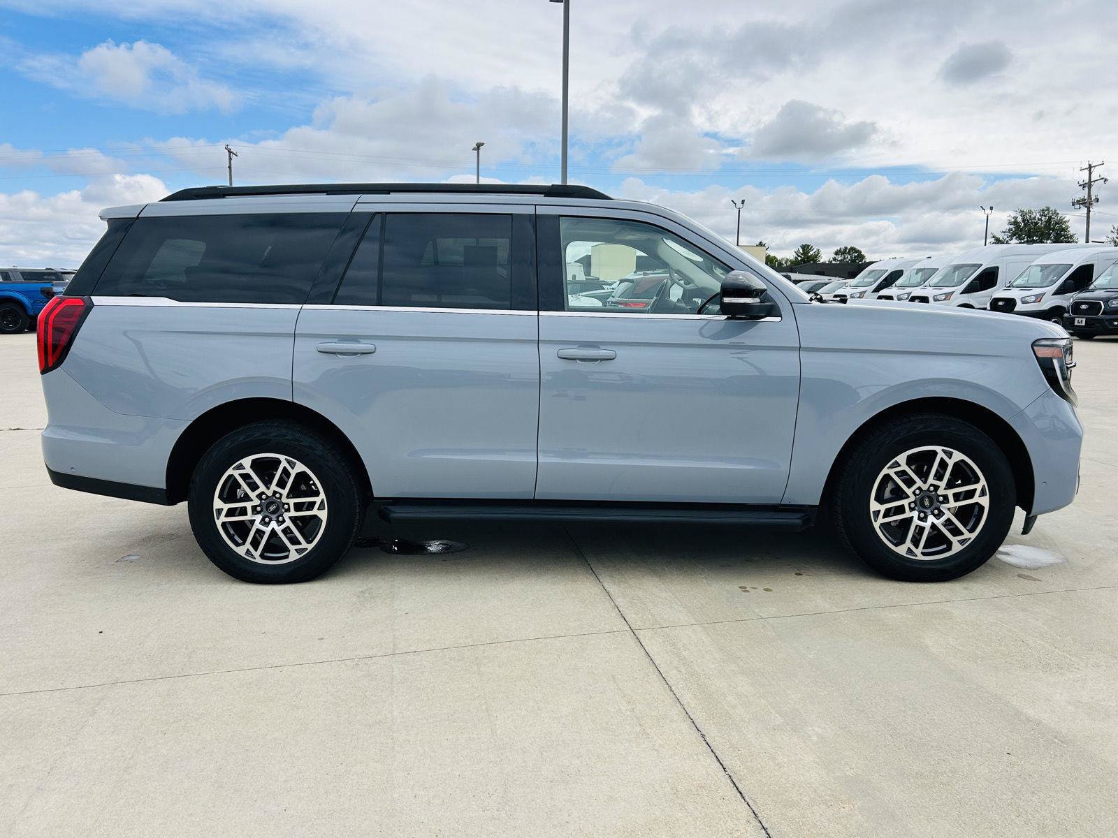 Used 2025 Ford Expedition Active AWD/4WD image 48