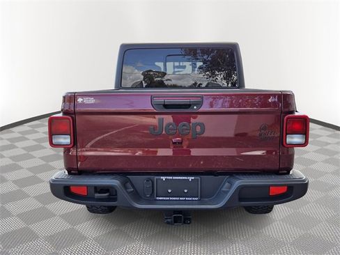 Used 2021 Jeep Gladiator Willys image 5