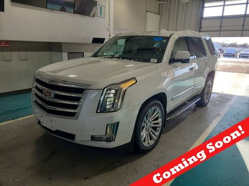 Used 2020 Cadillac Escalade Luxury w/ LPO, Radiant Package image 1