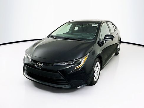 Used 2025 Toyota Corolla LE image 3