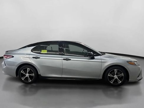 Used 2018 Toyota Camry XSE FWD image 11
