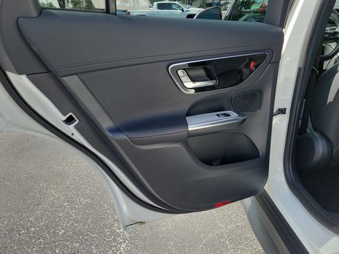 Used 2025 Mercedes-Benz GLC 350e 4MATIC image 12