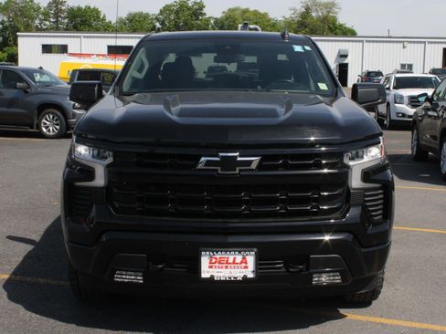 Used 2022 Chevrolet Silverado 1500 RST w/ Z71 Off-Road Package AWD/4WD image 2