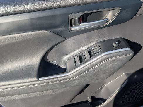 Used 2024 Toyota Highlander XLE image 16