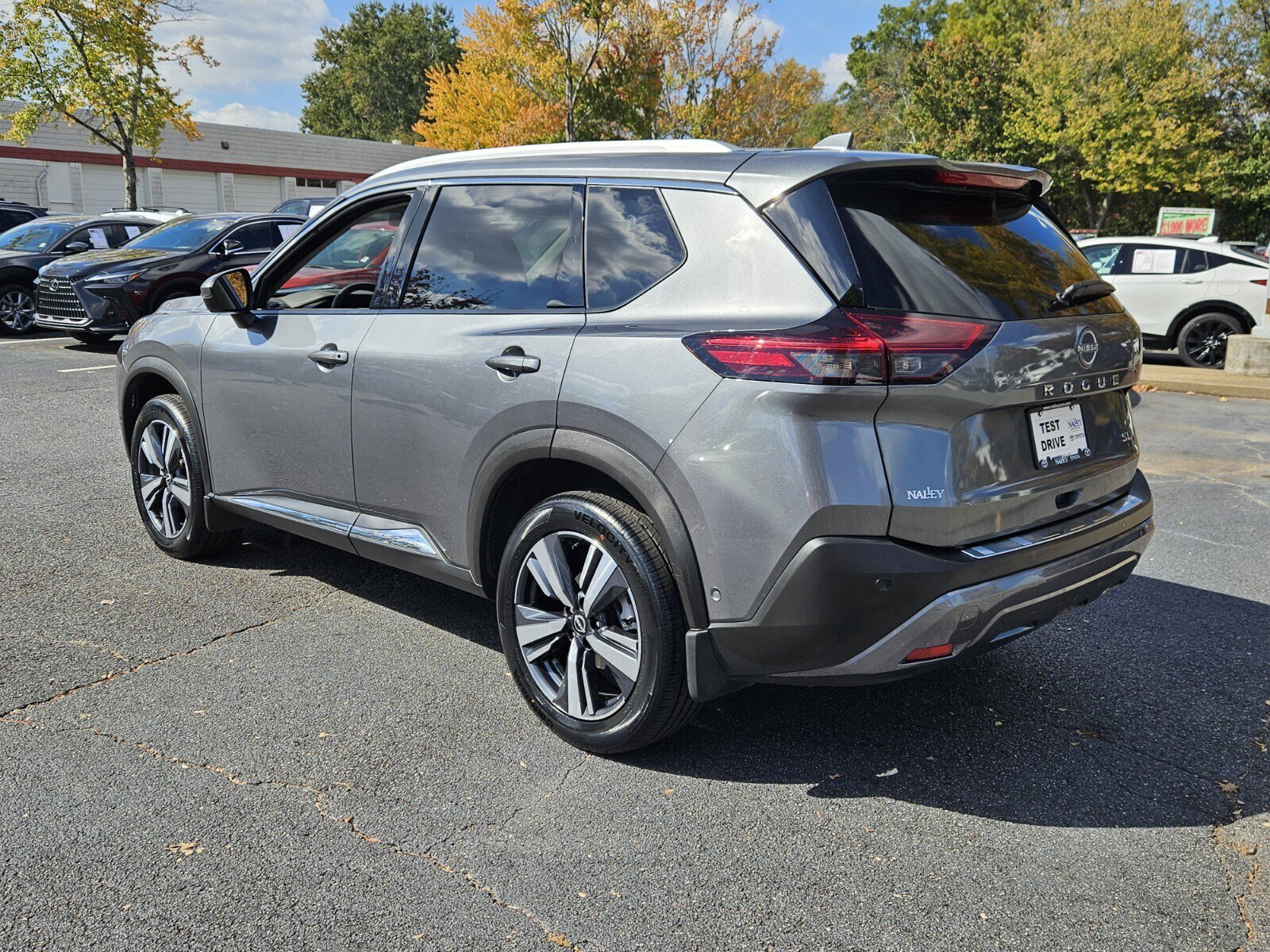 Used 2023 Nissan Rogue SL w/ SL Premium Package FWD image 7