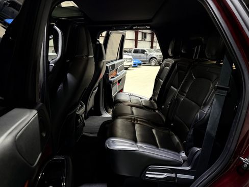 Used 2019 Lincoln Navigator Select w/ Technology Package RWD image 17