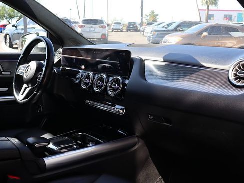 Used 2021 Mercedes-Benz GLA 250 w/ Premium Package image 36