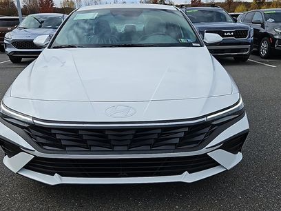 New 2025 Hyundai Elantra SE