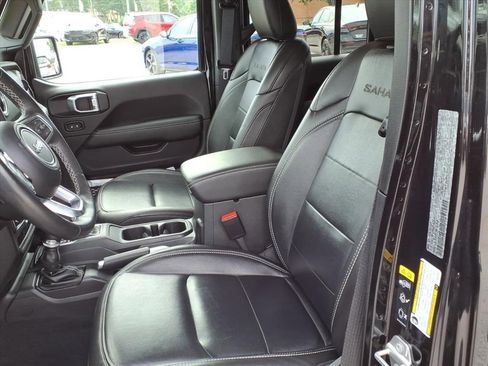 Used 2023 Jeep Wrangler Unlimited Sahara w/ Cold Weather Group image 17