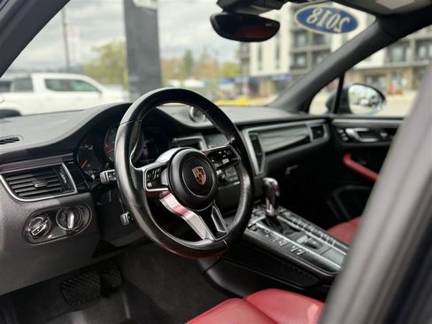 Used 2018 Porsche Macan S image 19