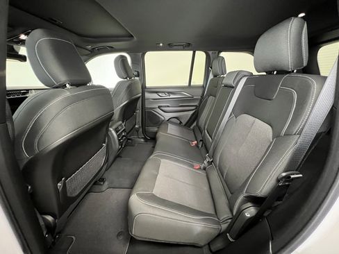 New 2025 Jeep Grand Cherokee Laredo X image 5