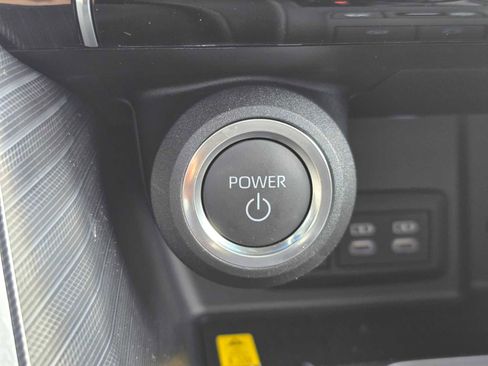 Used 2024 Toyota Venza Limited image 33