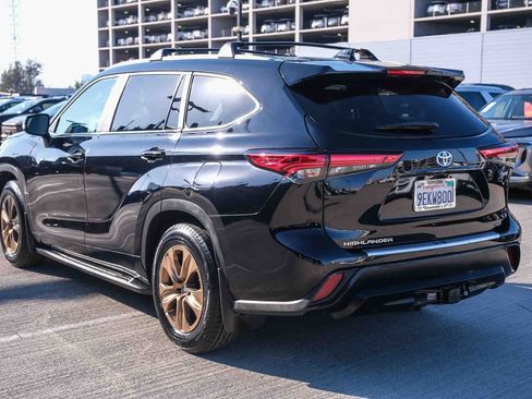 Used 2023 Toyota Highlander Bronze Edition FWD image 6