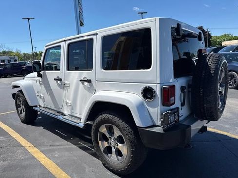 Used 2017 Jeep Wrangler Unlimited Sahara w/ Dual Top Group AWD/4WD image 4