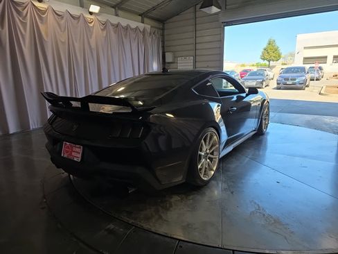 Used 2024 Ford Mustang GT Premium image 7