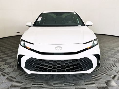 Used 2025 Toyota Camry SE FWD image 8