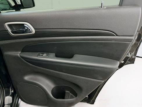 Used 2020 Jeep Grand Cherokee Laredo image 31