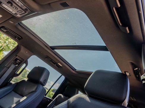 Used 2021 Chevrolet Suburban LT RWD image 29