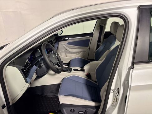 New 2025 Volkswagen Jetta SE image 11