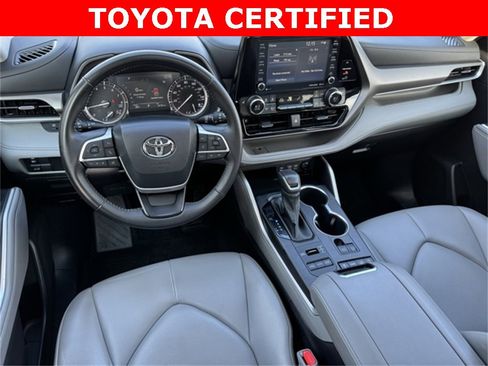 Certified 2022 Toyota Highlander XLE image 11