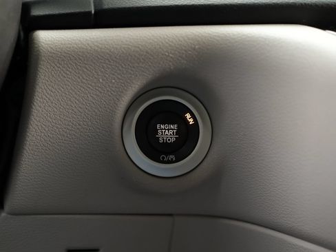 Used 2022 Chrysler Pacifica Touring-L FWD image 17