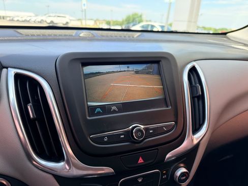 Used 2018 Chevrolet Equinox LS FWD image 16