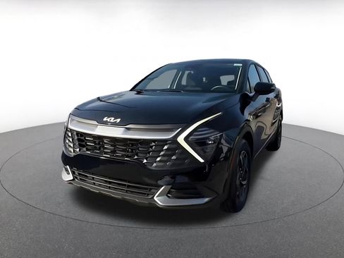 Used 2025 Kia Sportage LX image 7