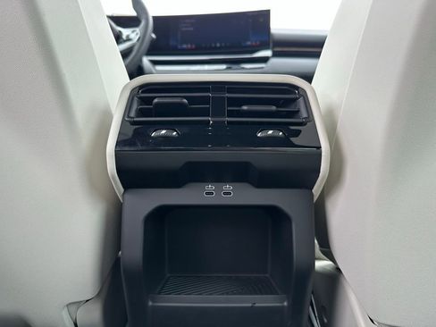 Certified 2025 BMW 530i image 24