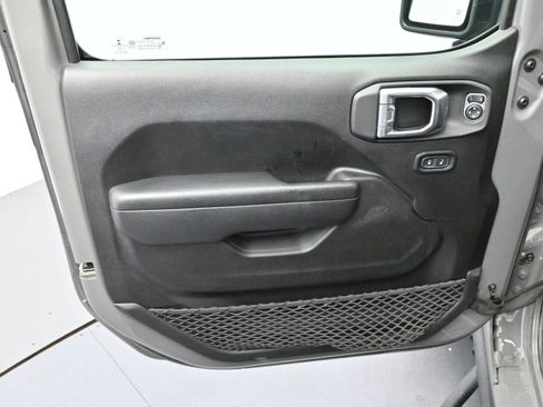 Used 2022 Jeep Gladiator Sport image 10