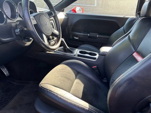 Used 2009 Dodge Challenger SRT8 w/ SRT Option Group II RWD image 12