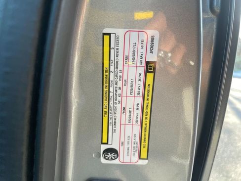 Used 2018 Dodge Grand Caravan SE w/ UConnect Hands-Free Group image 31