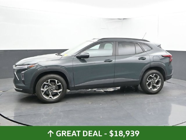 Used 2025 Chevrolet Trax LT FWD image 9