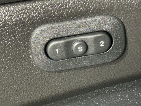 Used 2020 Jeep Grand Cherokee Overland image 25