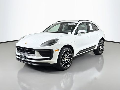 Used 2026 Porsche Macan AWD/4WD image 1