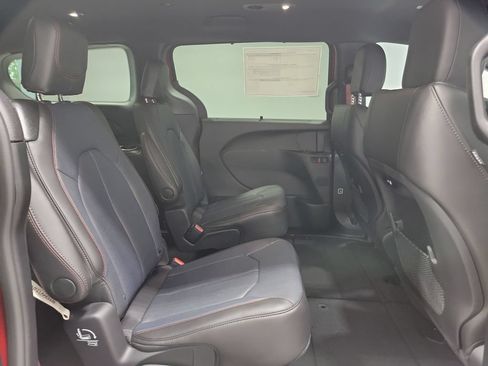 New 2027 Chrysler Pacifica Select AWD/4WD image 12