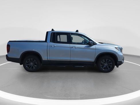 Used 2024 Honda Ridgeline Sport image 4